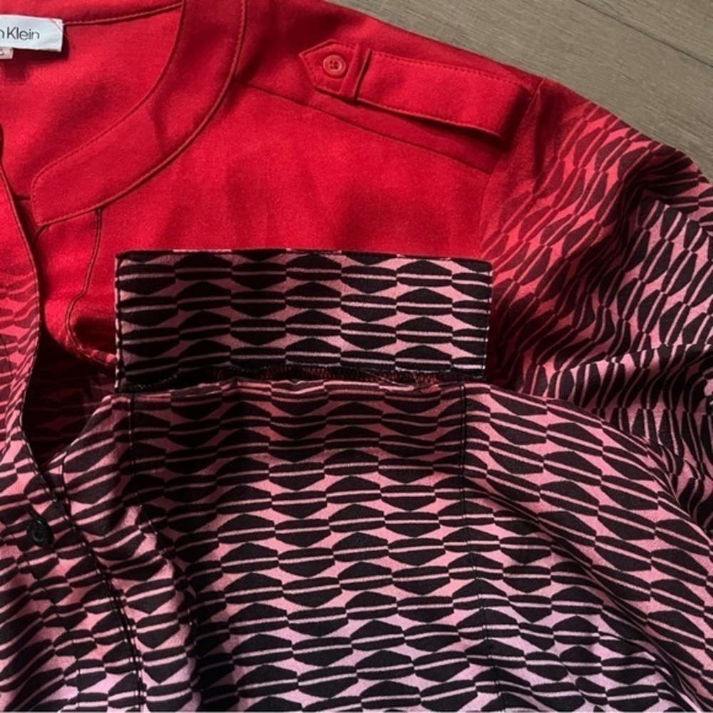 Calvin Klein Tunic Blouse Red Ombré Roll Tab Blouse V Neck Button Epaulets 2X - Picture 8 of 16